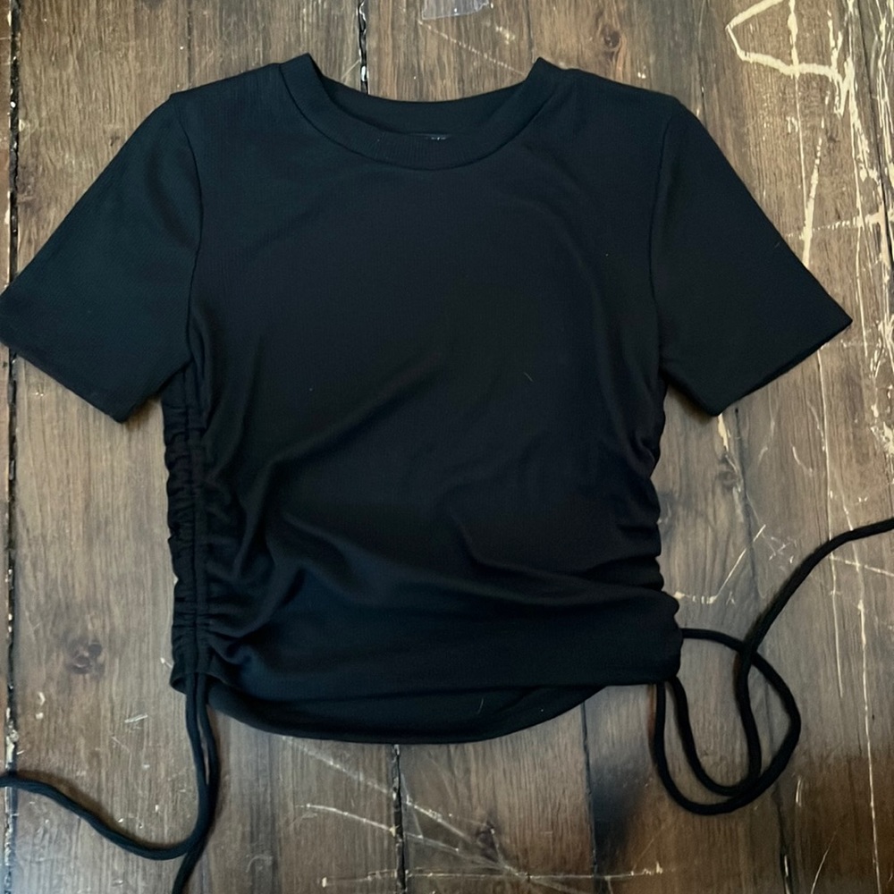 black scrunch baby tee